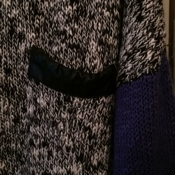 Multicolor long-sleeve sweater Gotta go! 🤑 Bundle and save!!! - Picture 2 of 3